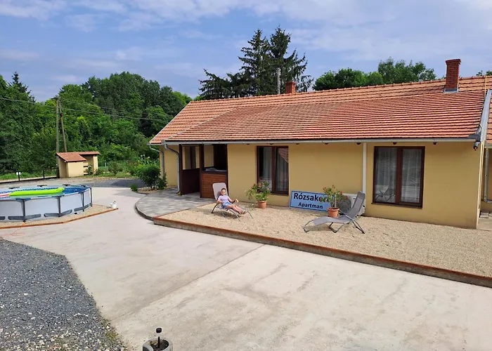 Rozsakert Apartman